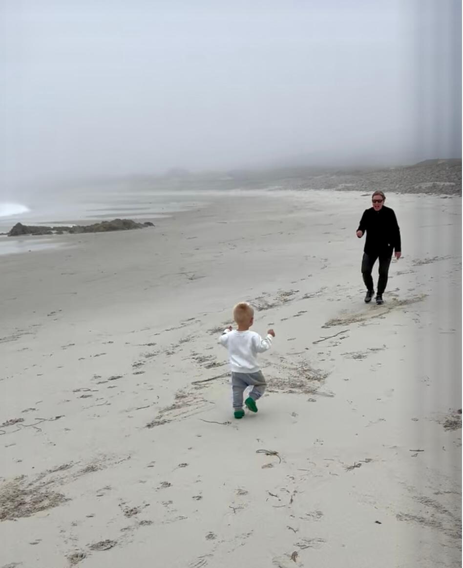 Moss Beach . 7 minute walk. 