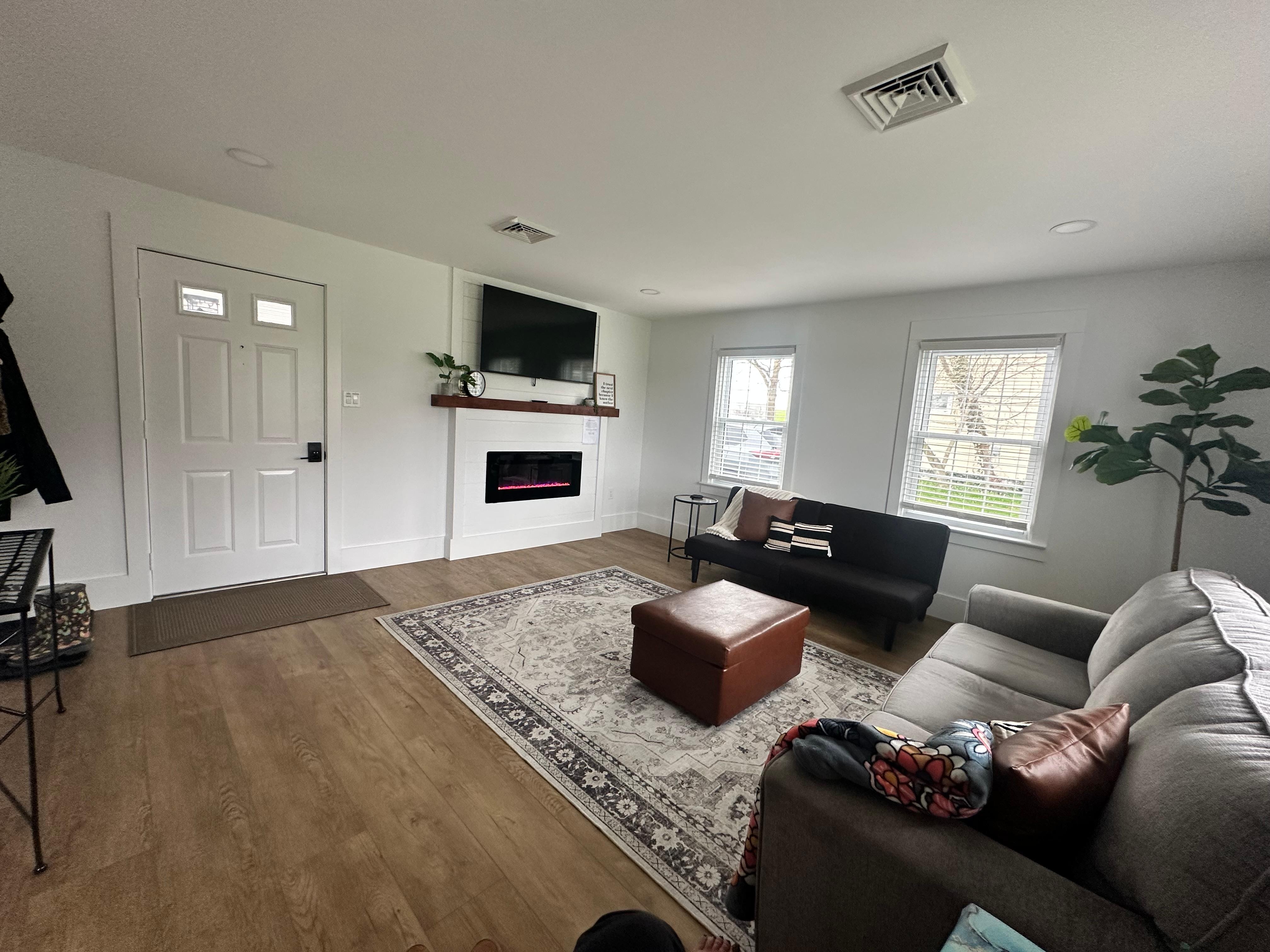 Home is clean and exactly as seen in listing photos. Great place!! 