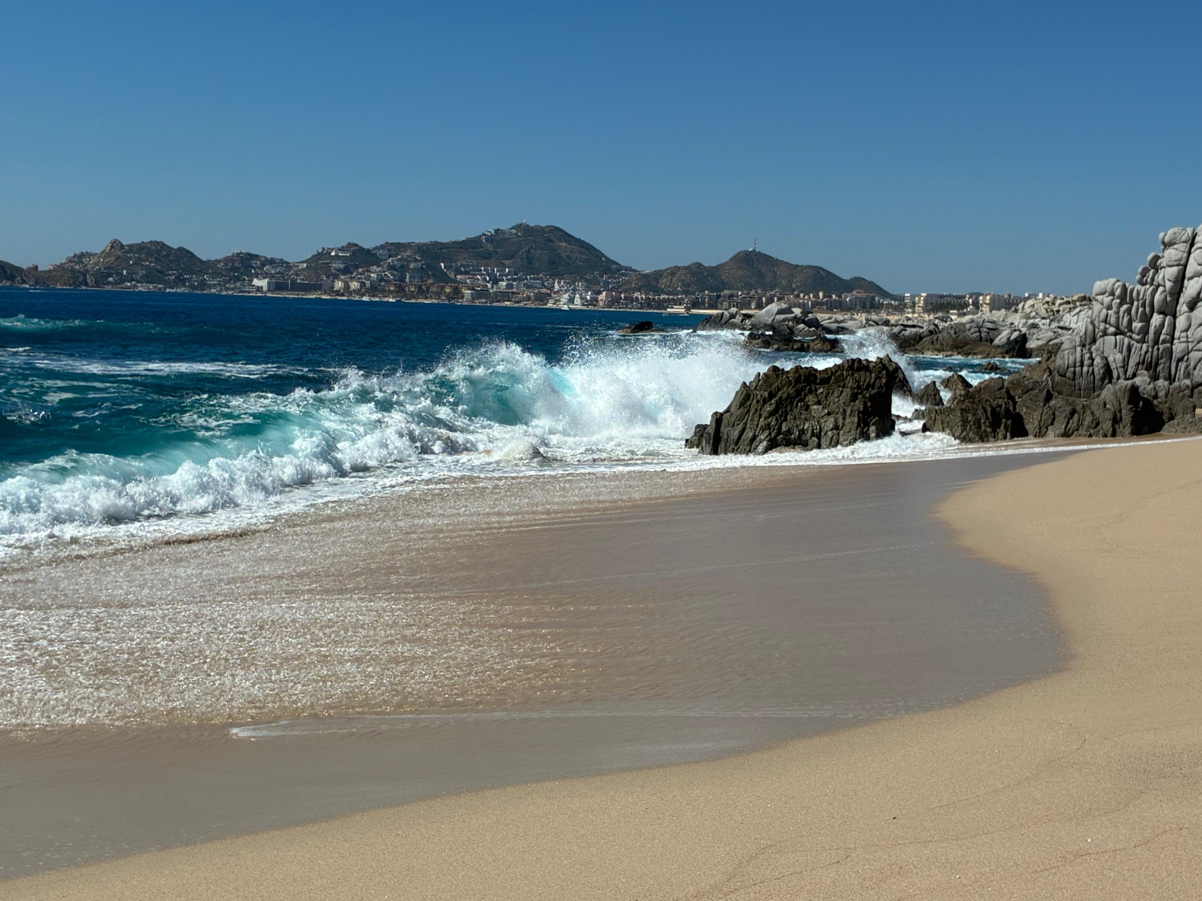 Monuments Beach -5 minute walk! 