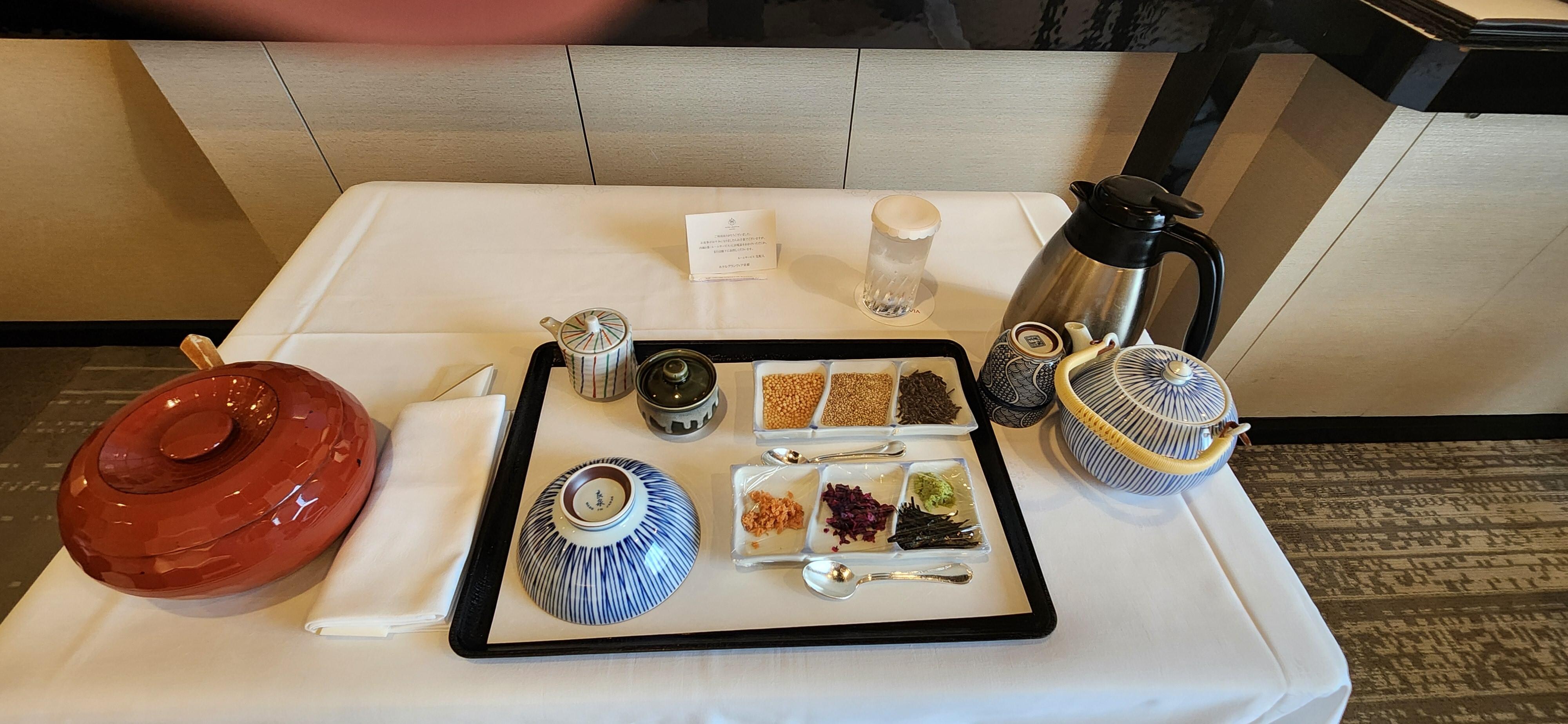お茶漬けをお部屋で。美味しかったです。