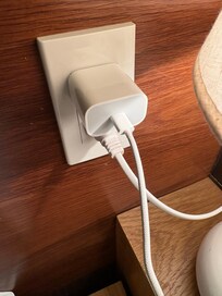 iPhoneの充電器そのまま使えました。