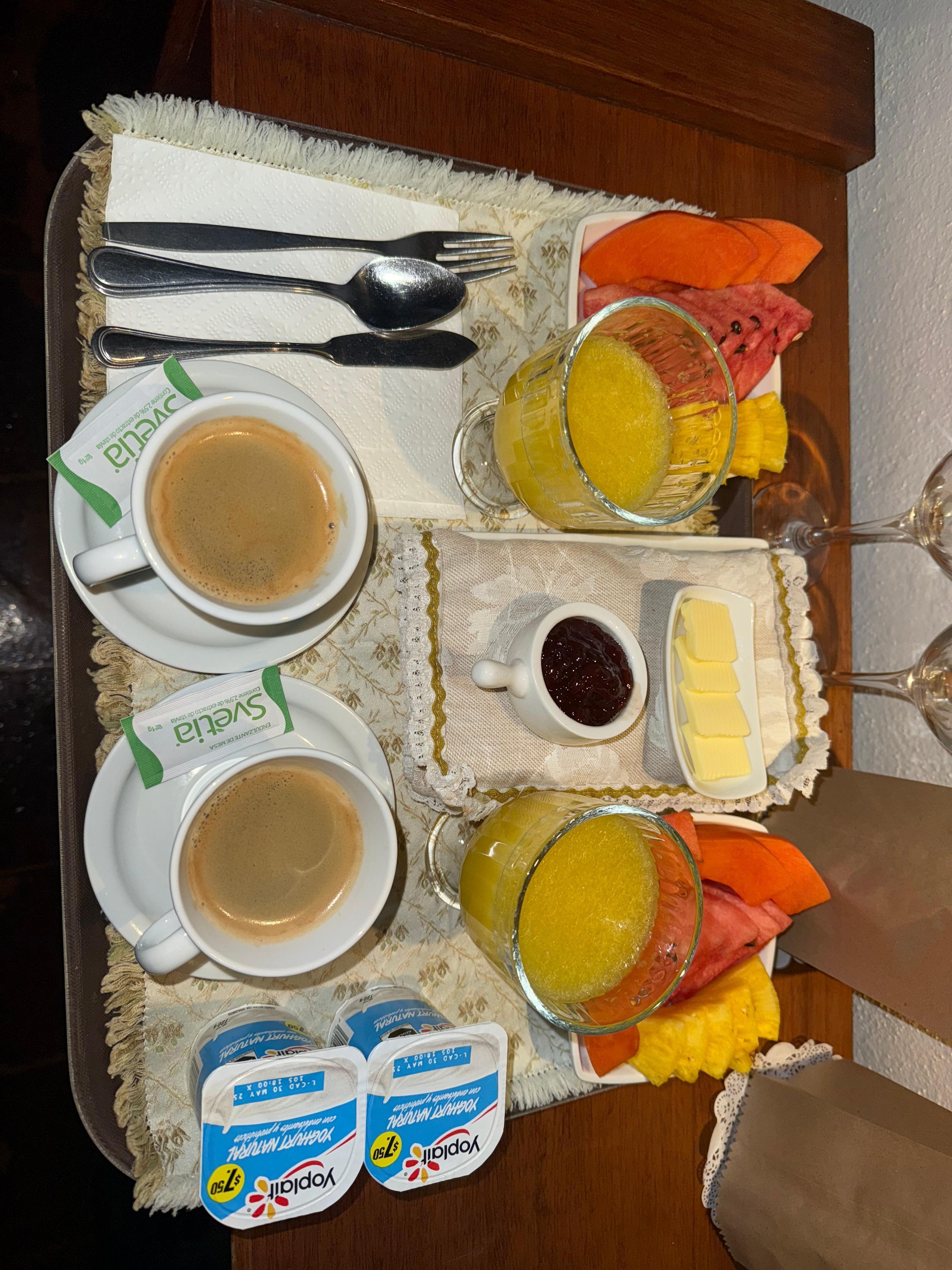 Desayuno continental ofrecido con la
Habitación que rentamos.