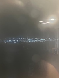 수영장에서 본 야경인데 핸드폰으로 찍어서 잘 안나왔지만 볼만했음