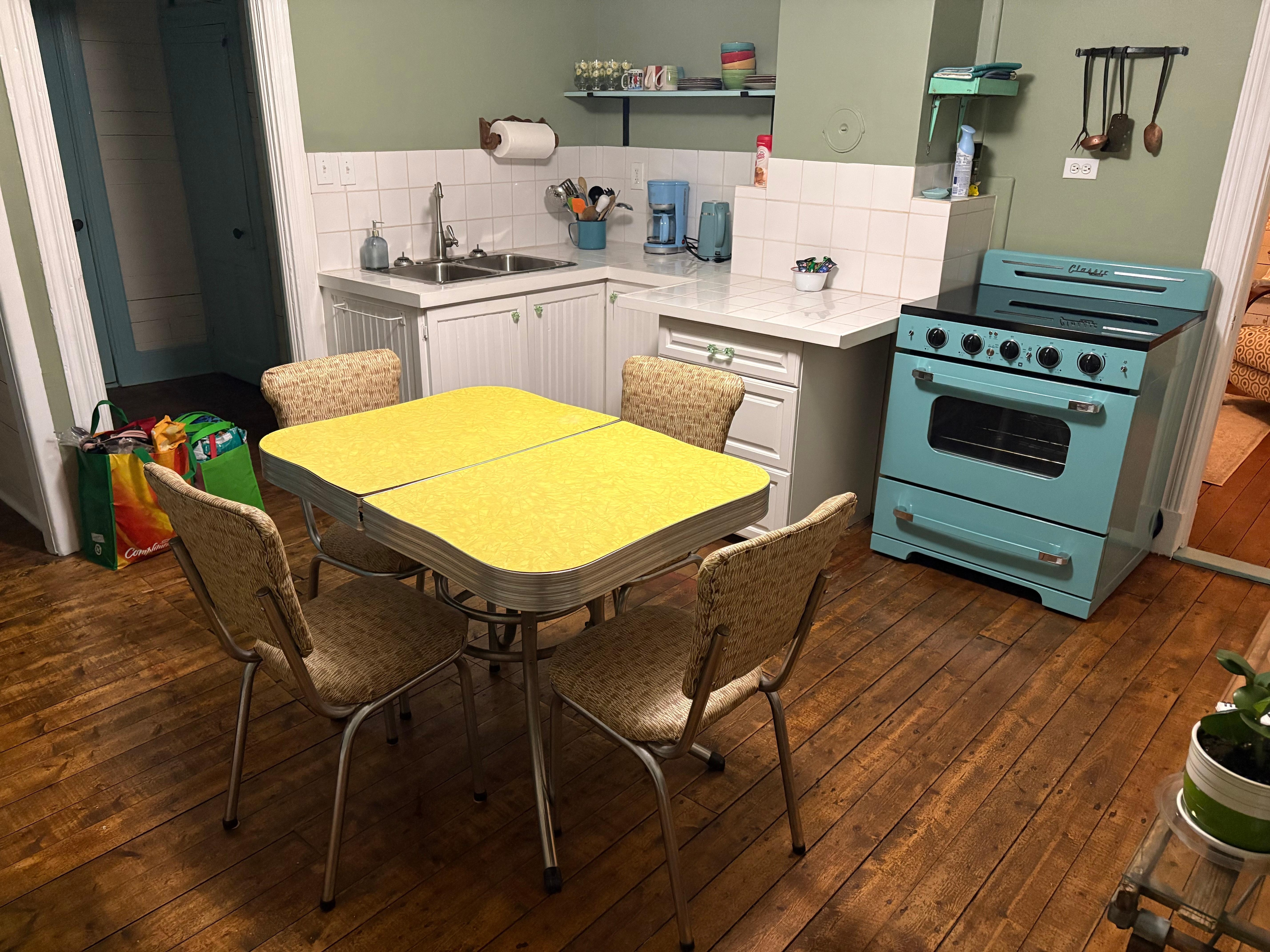 The kitchen is a vintage-lover’s DREAM.