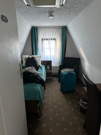 Super cosy room, with just enough space for 1