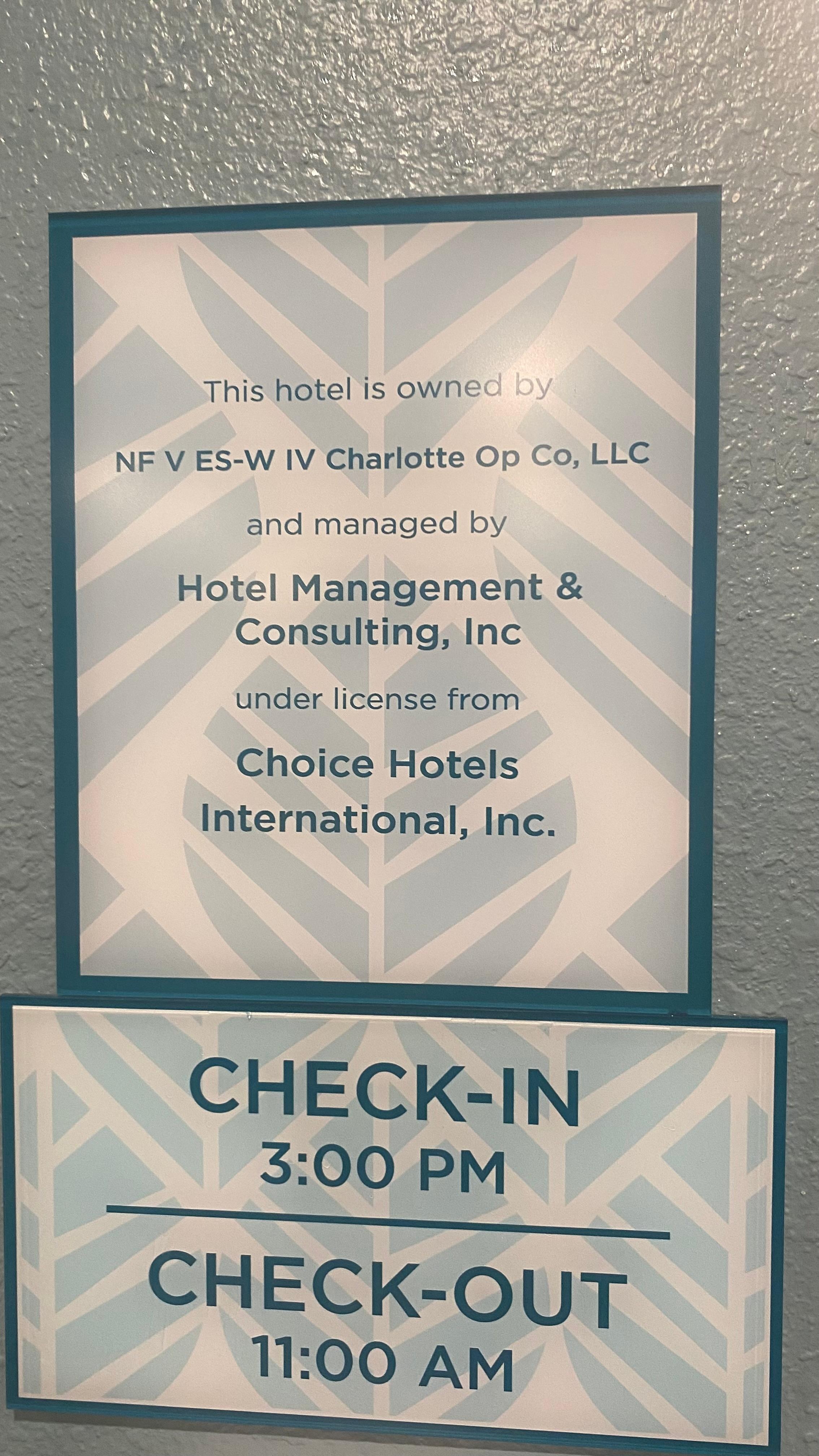 Please run from any hotel under this. They have removed all safety features after a murder of a trans women happened here. There is no night shift attendants from 10pm-9am. 
