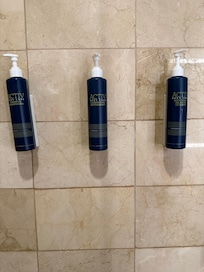 Shampoo, condicionador e sabonete líquido