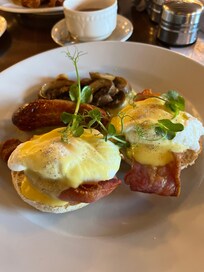 Eggs Benedict
