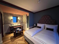 Beautiful bed & bath area
