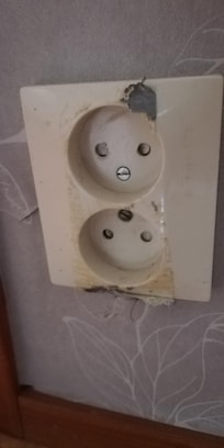 Steckdose inkl. Spinnweben