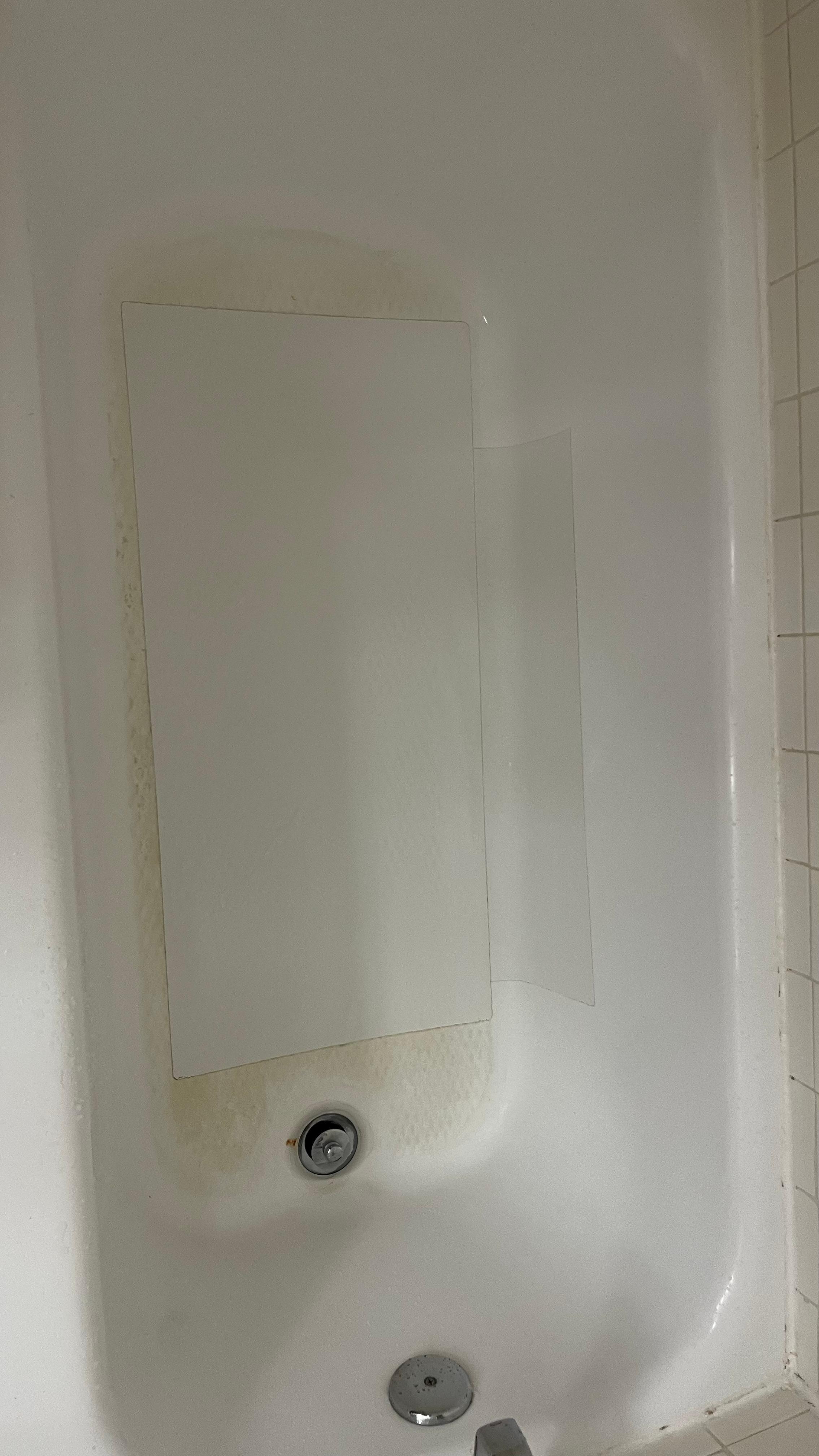 The tub and the cover on it... 