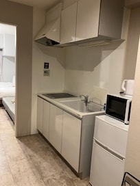 ミニキッチン
冷蔵庫、電子レンジ、IH