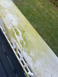 Deck railing throughout looked like this