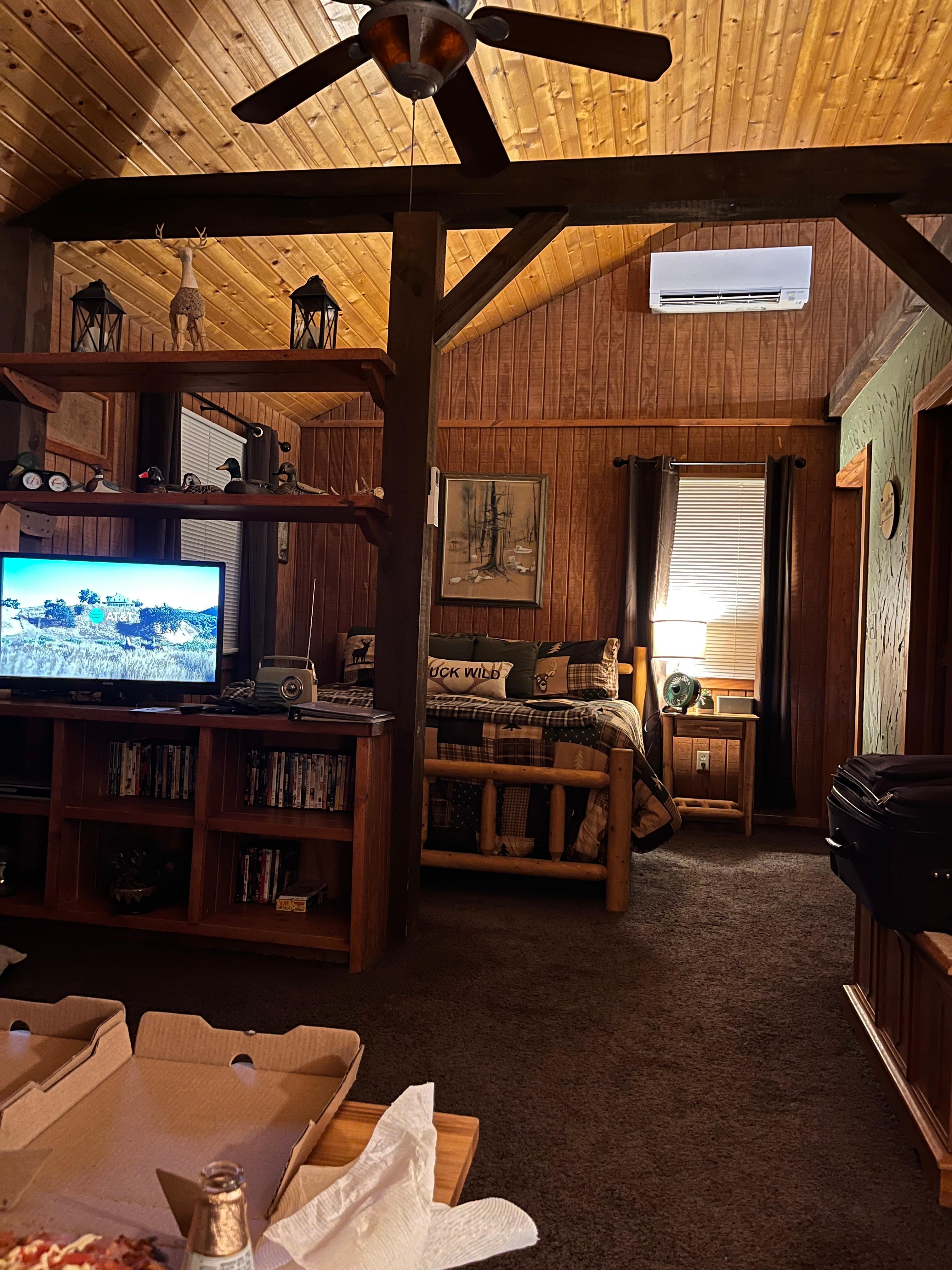 The cabin is clean and decorated beautifully.