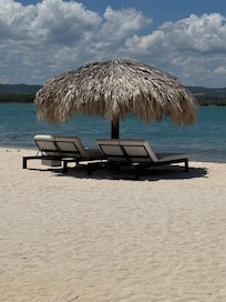 Hut on beach !