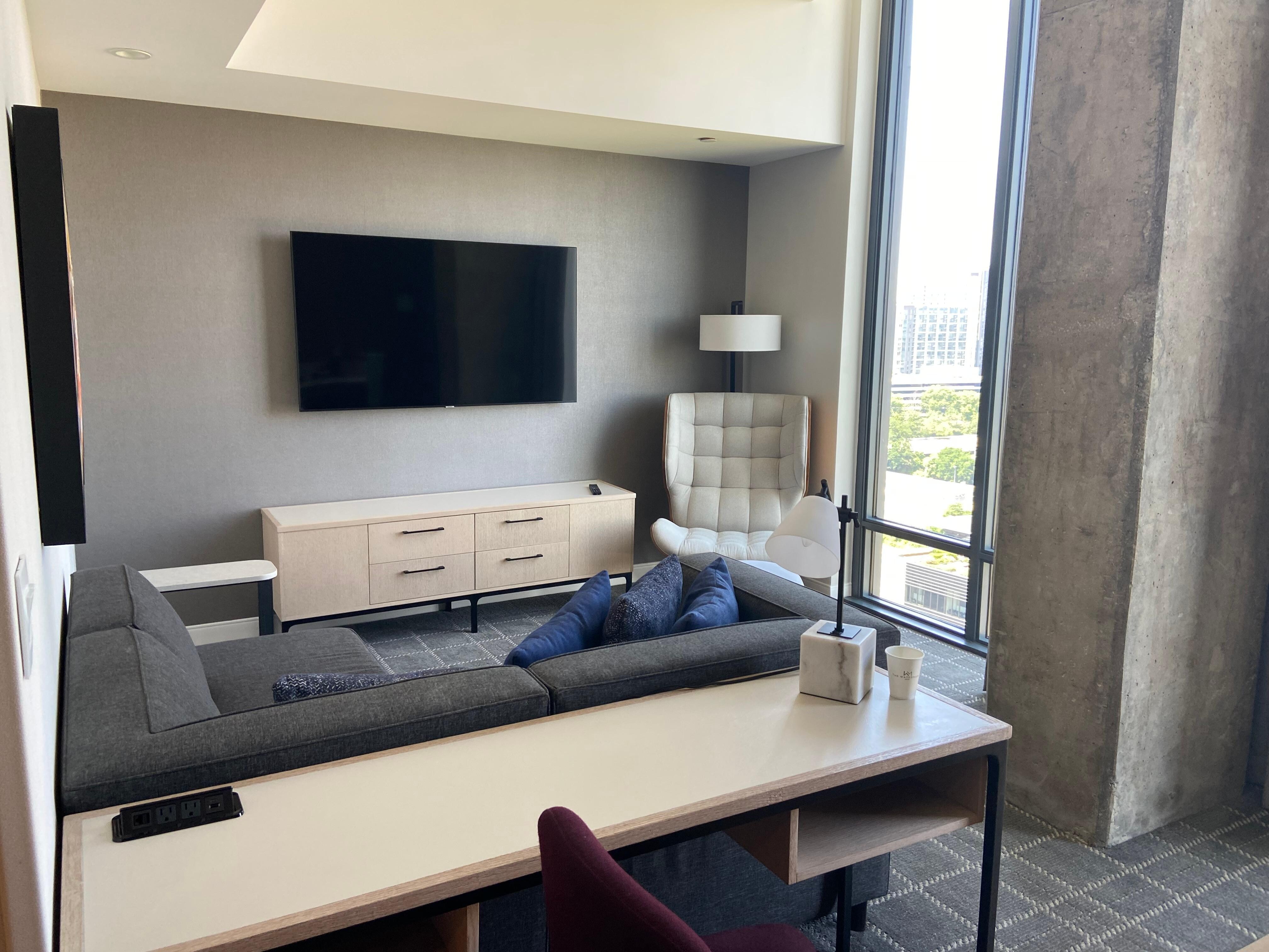 Nice lounge area in our room!