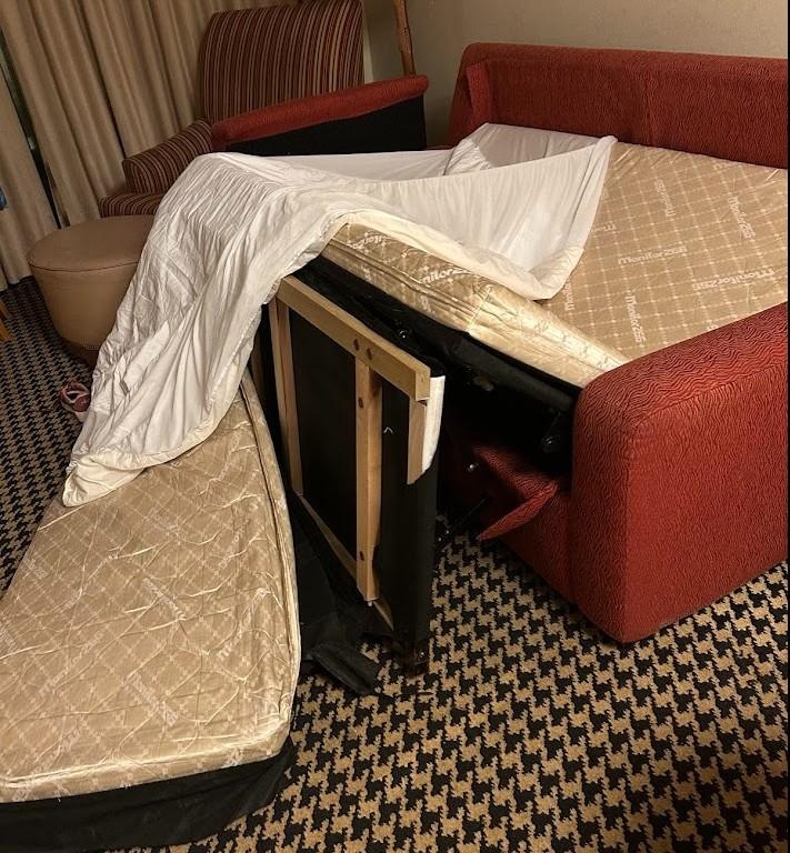 Nasty pullout bed was completely busted