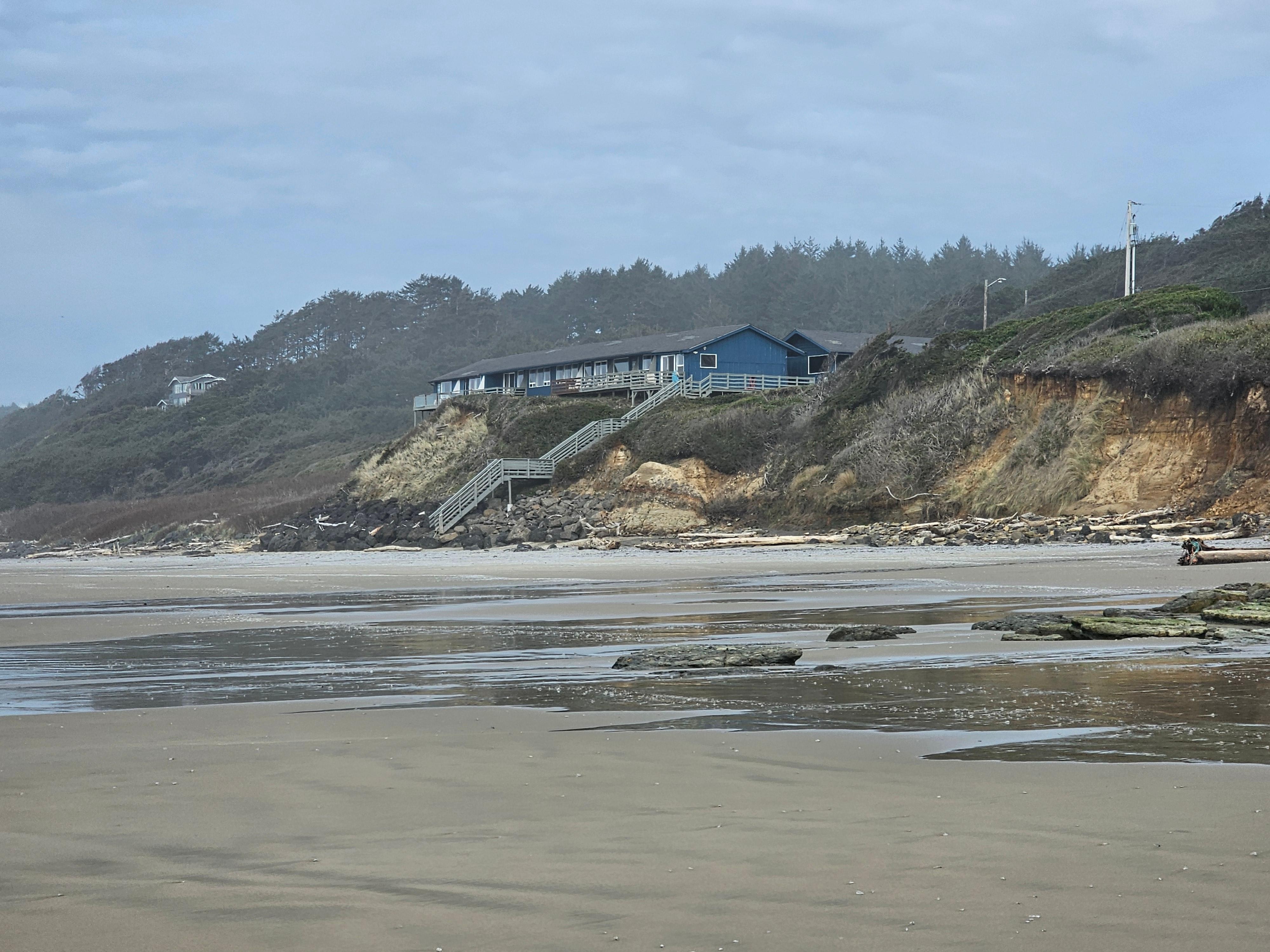 Distant shot of Moolack Shores Inn.