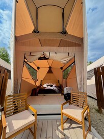 So cozy in the jupe tent!
