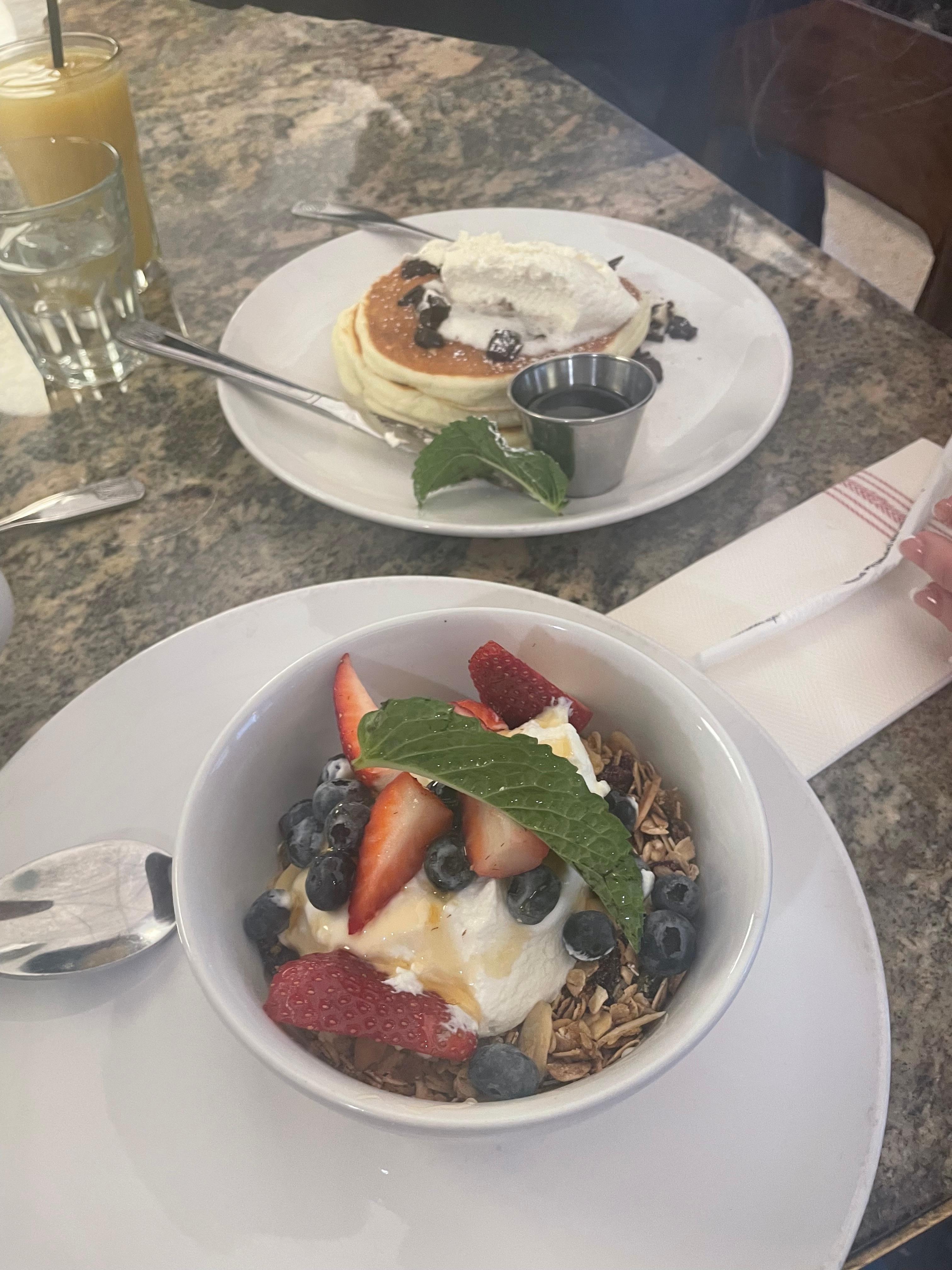 Breakfast options included a $6.50 option at the attached restaurant which was delicious and worthwhile.