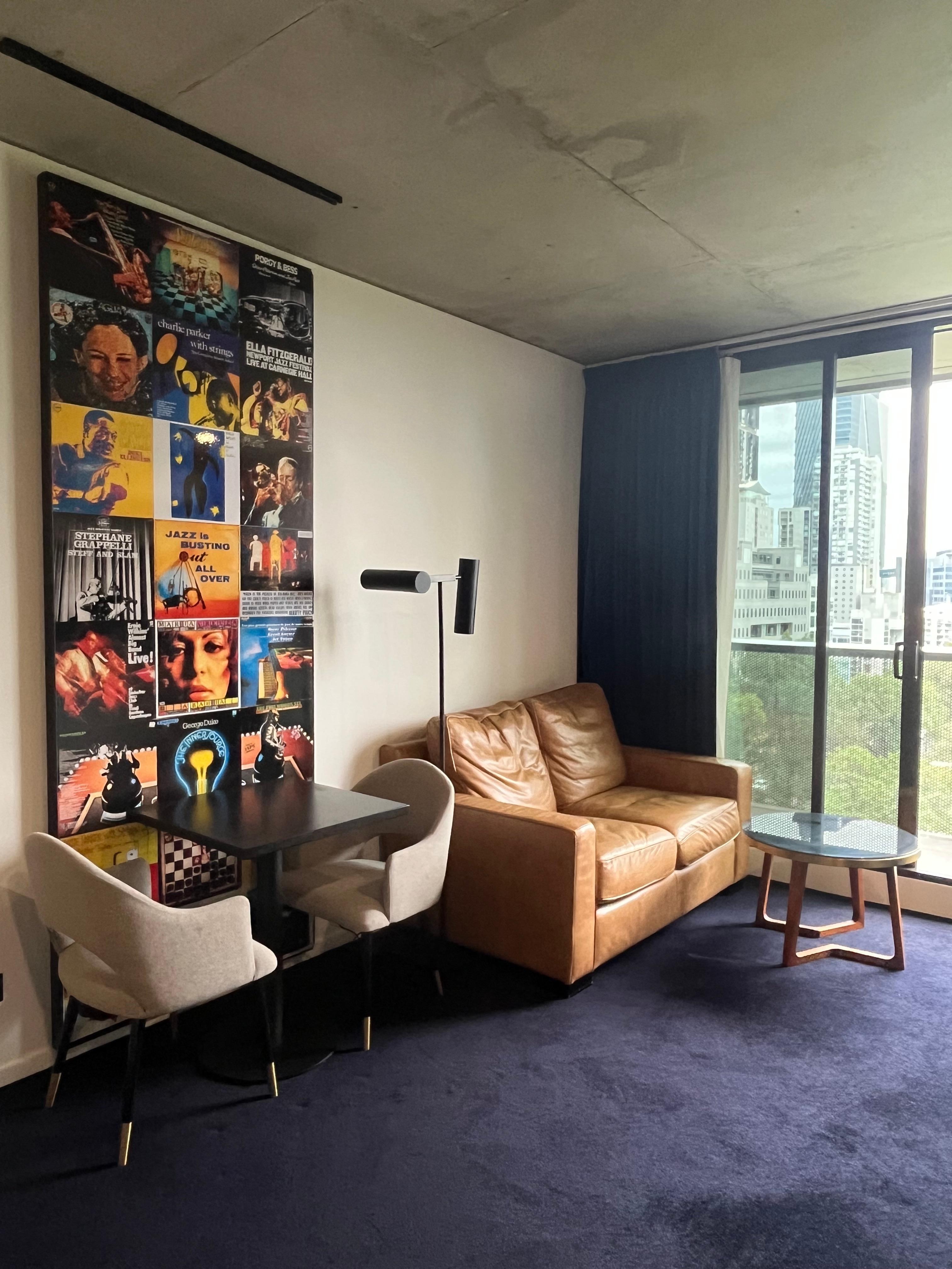 616 is a spacious bright apartment overlooking Flagstaff Park.