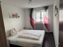 Schlafzimmer vorn mit WLAN