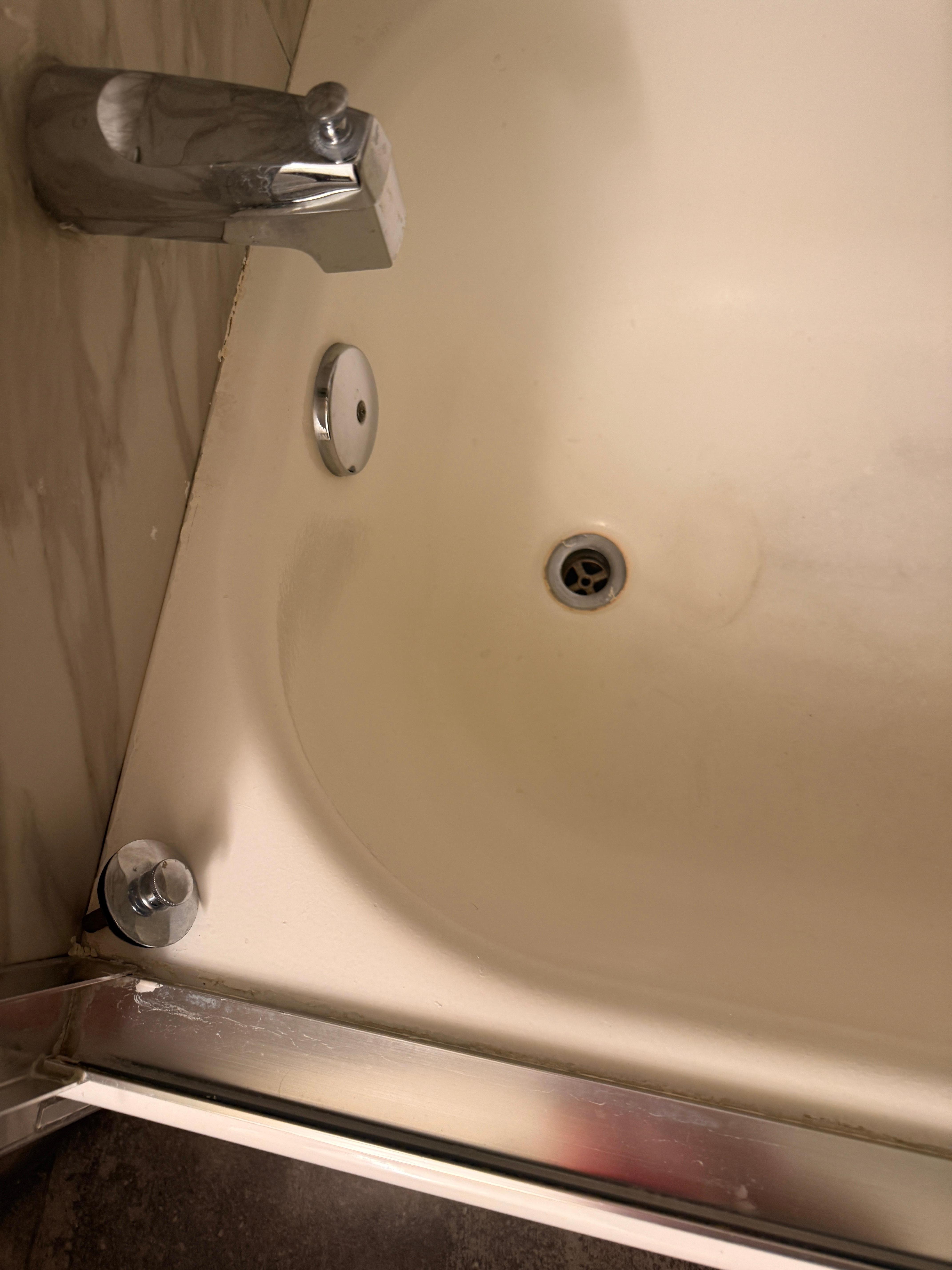 No drain on tub