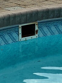 Low water level below skimmer filters.