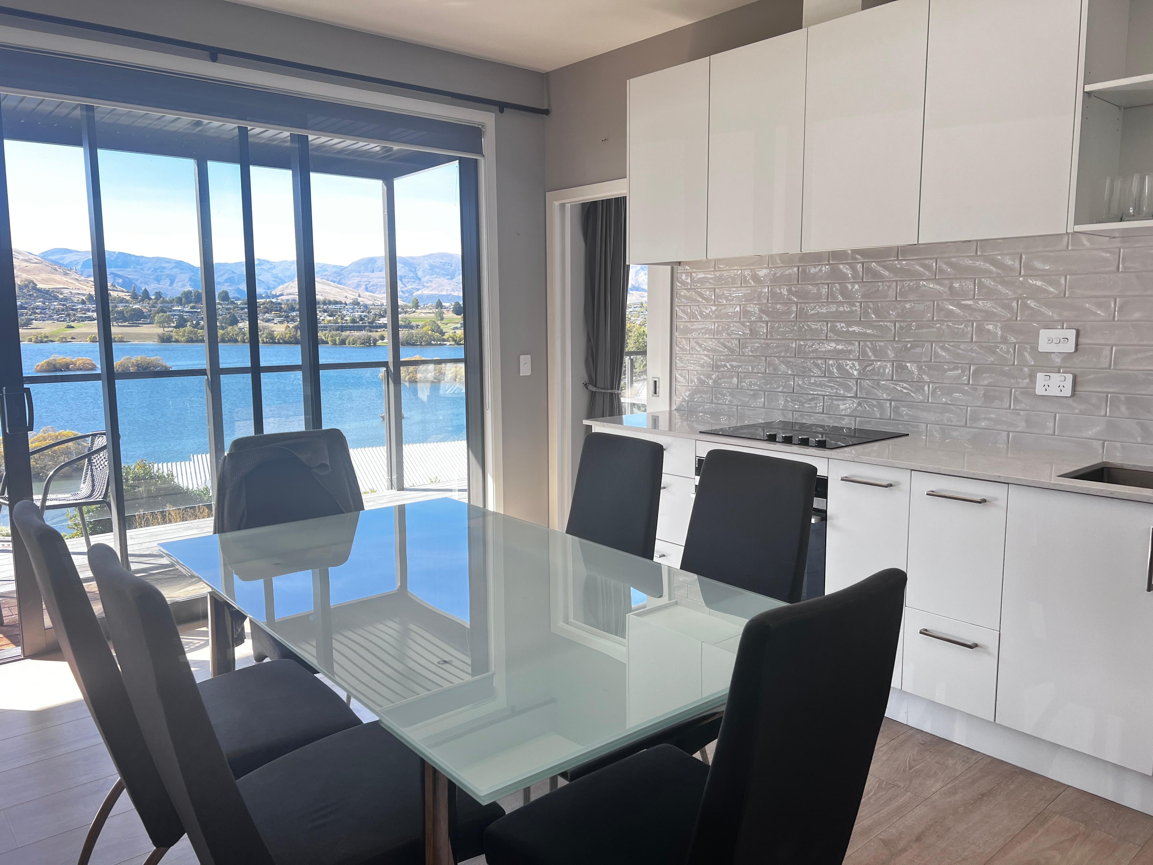 Kitchen:dining 