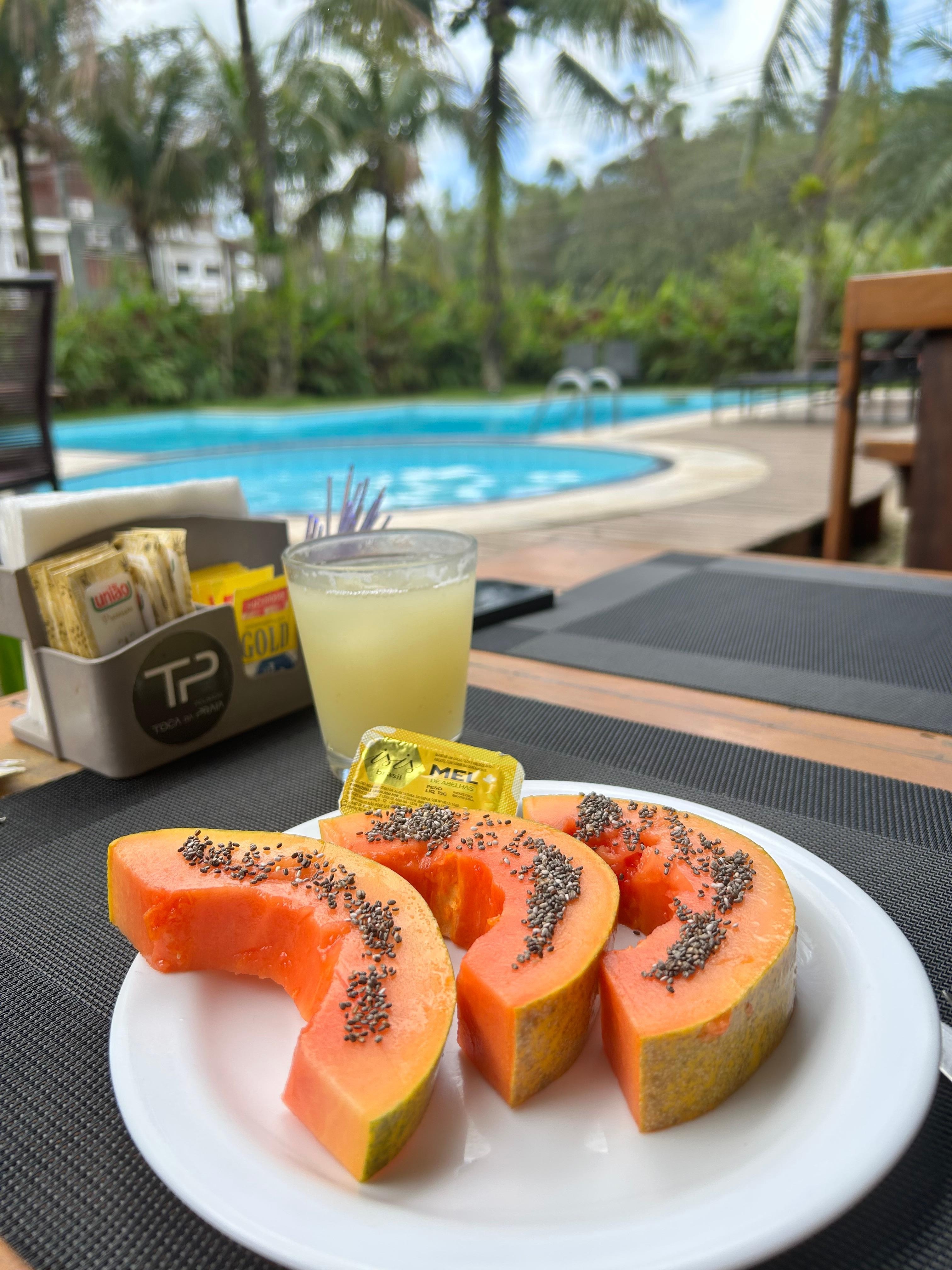 Café da manhã completo, com todos os pães muito frescos e caseiros. Incríveis!