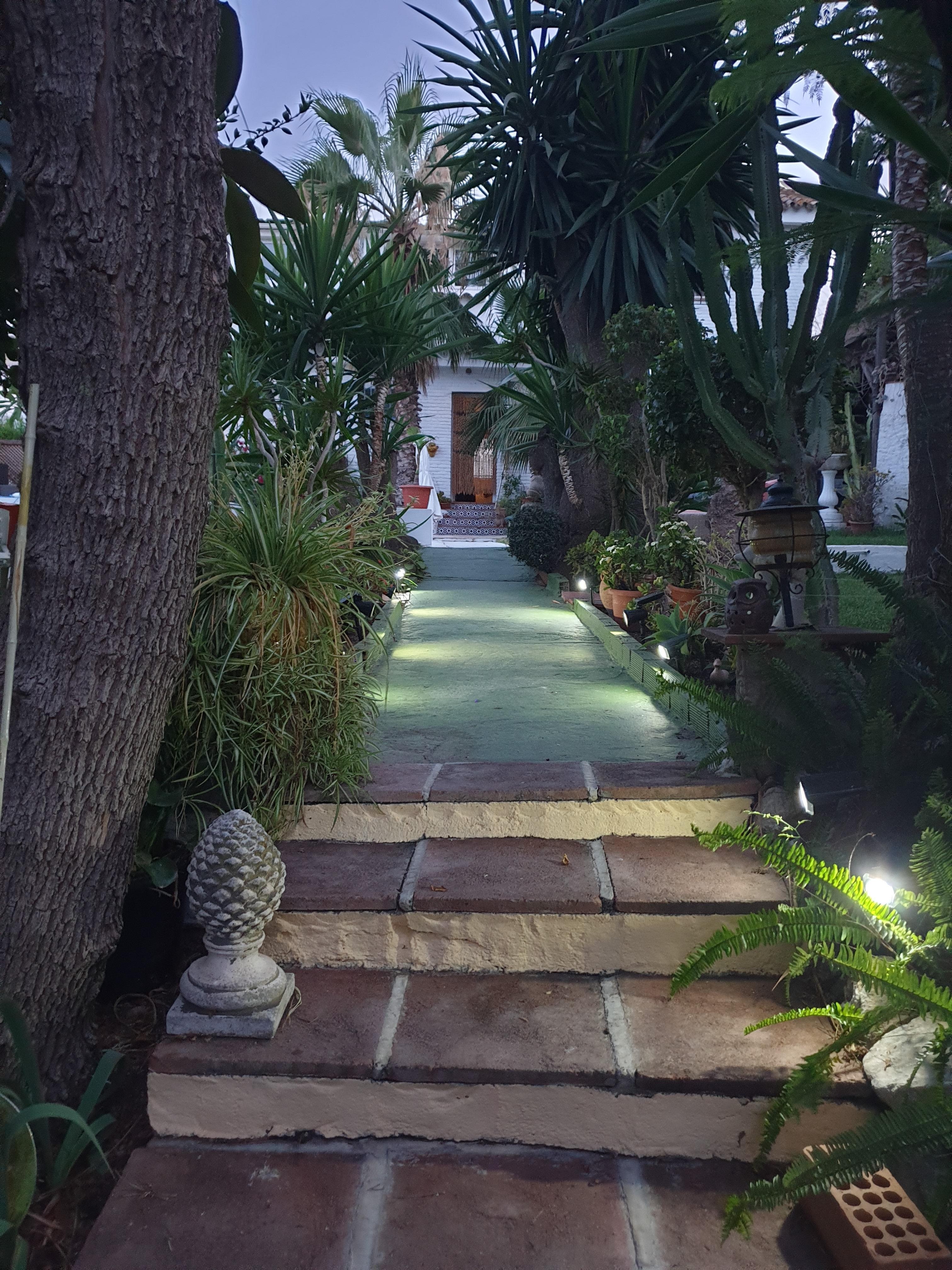 Trop sympa  L'entrée du jardin Quand vous arrivez