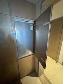 Fridge door broken, can’t open