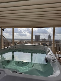 Hot tub on 22nd floor