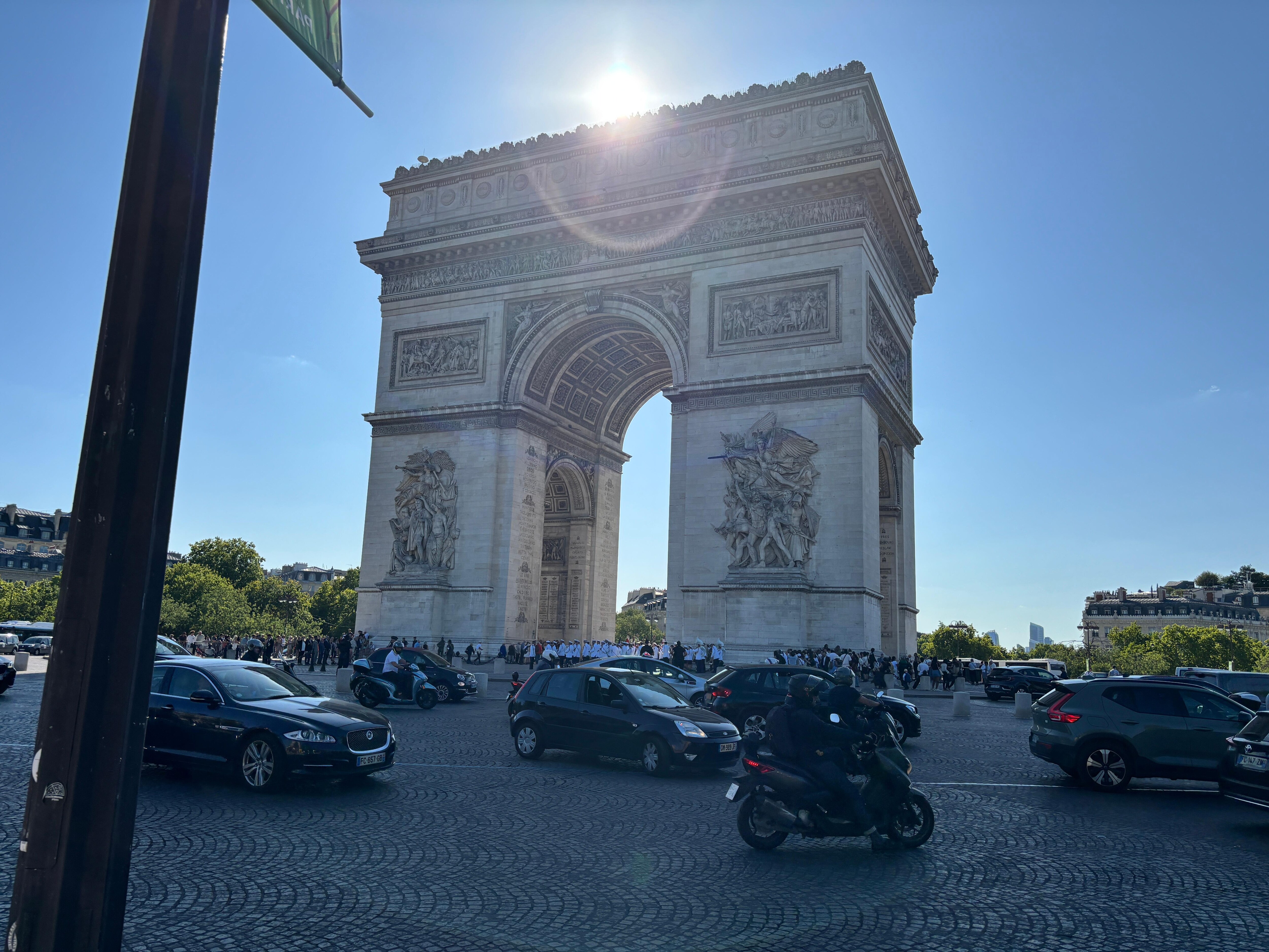 ArcâdeTriomphe- short walk!