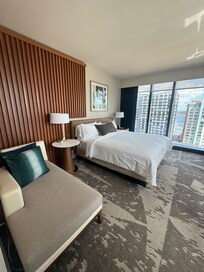 Corner room
17th floor
Patron Tower