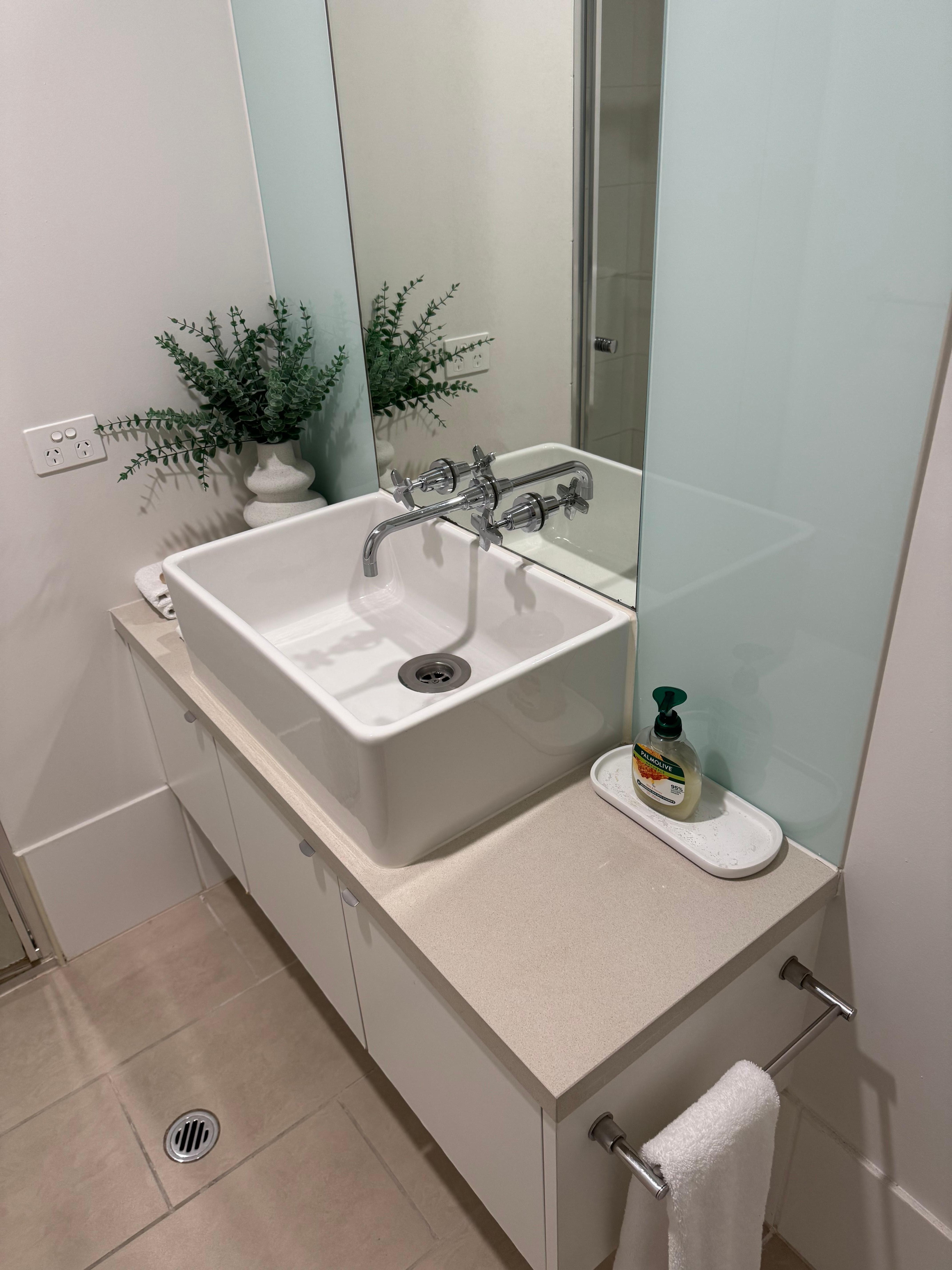 Main bathroom 