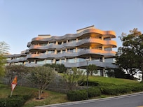 우리가 머물렀던 팬터하우스 10동 건물입니다.
호텔처럼 복잡한 곳이 아니라 한 엘리베이터 한 층에 두가족만 머물 수 있는 조용한 분위기!