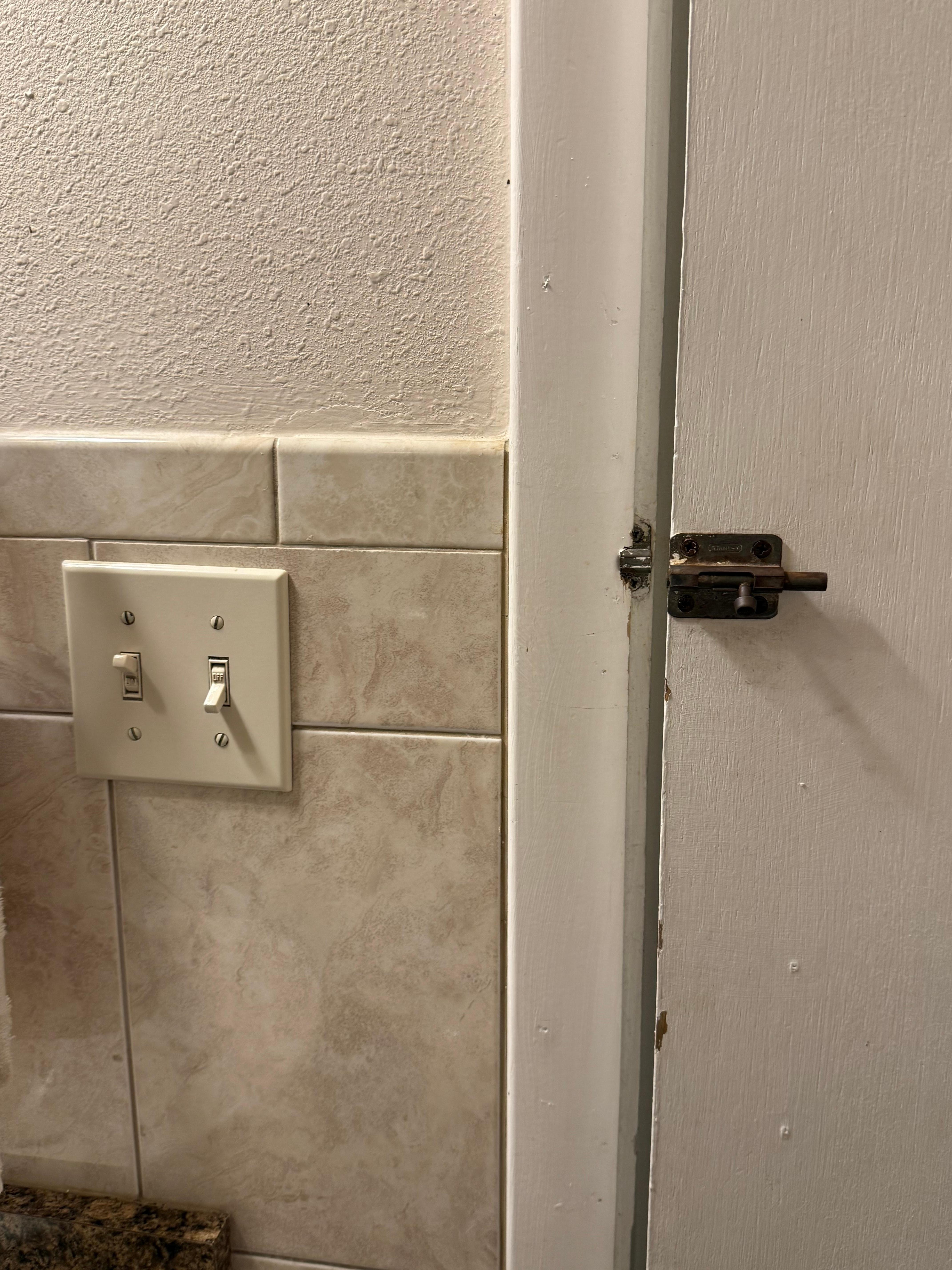 We got a kick out of the bathroom “door knob”. Not too classy but very efficient!