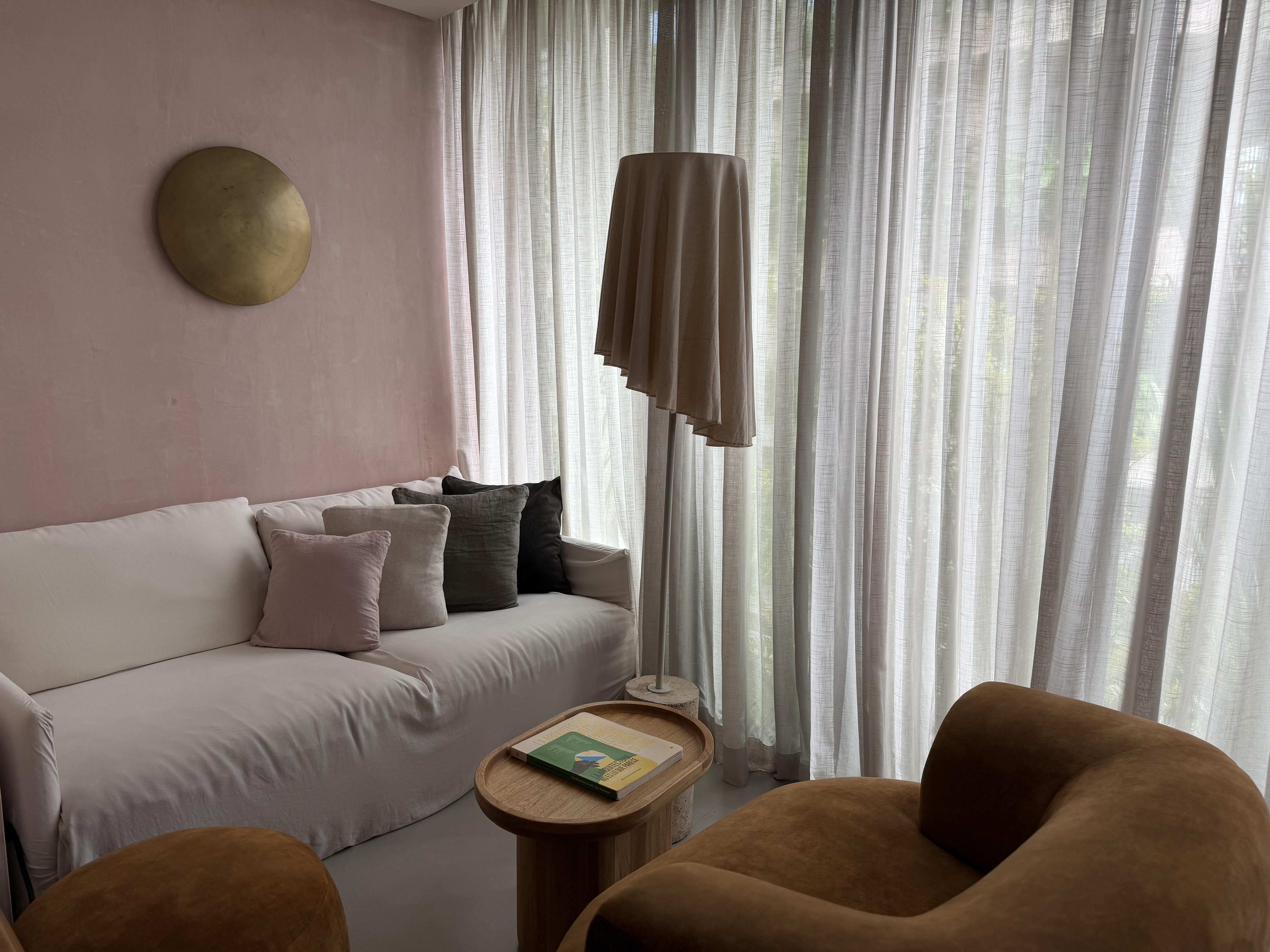 Deluxe suite seating area 