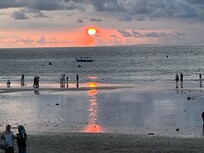 クタビーチでの日没