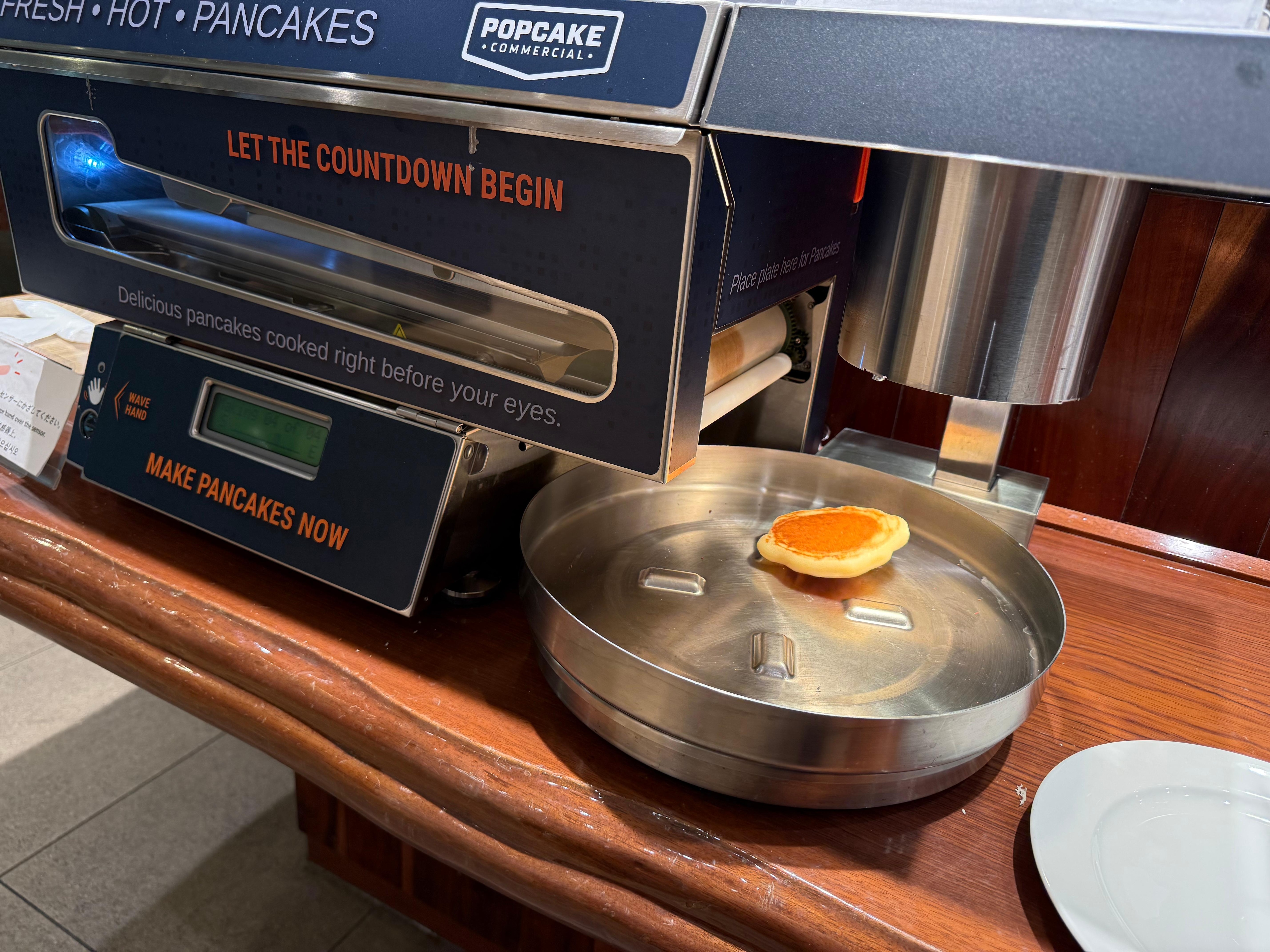 朝食でパンケーキを自動で作ってくれる