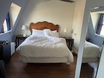 Queen room