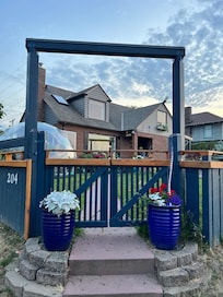 Entrance to front yard