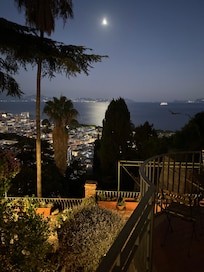 Scenic walk from the casa to Vomero for dinner.