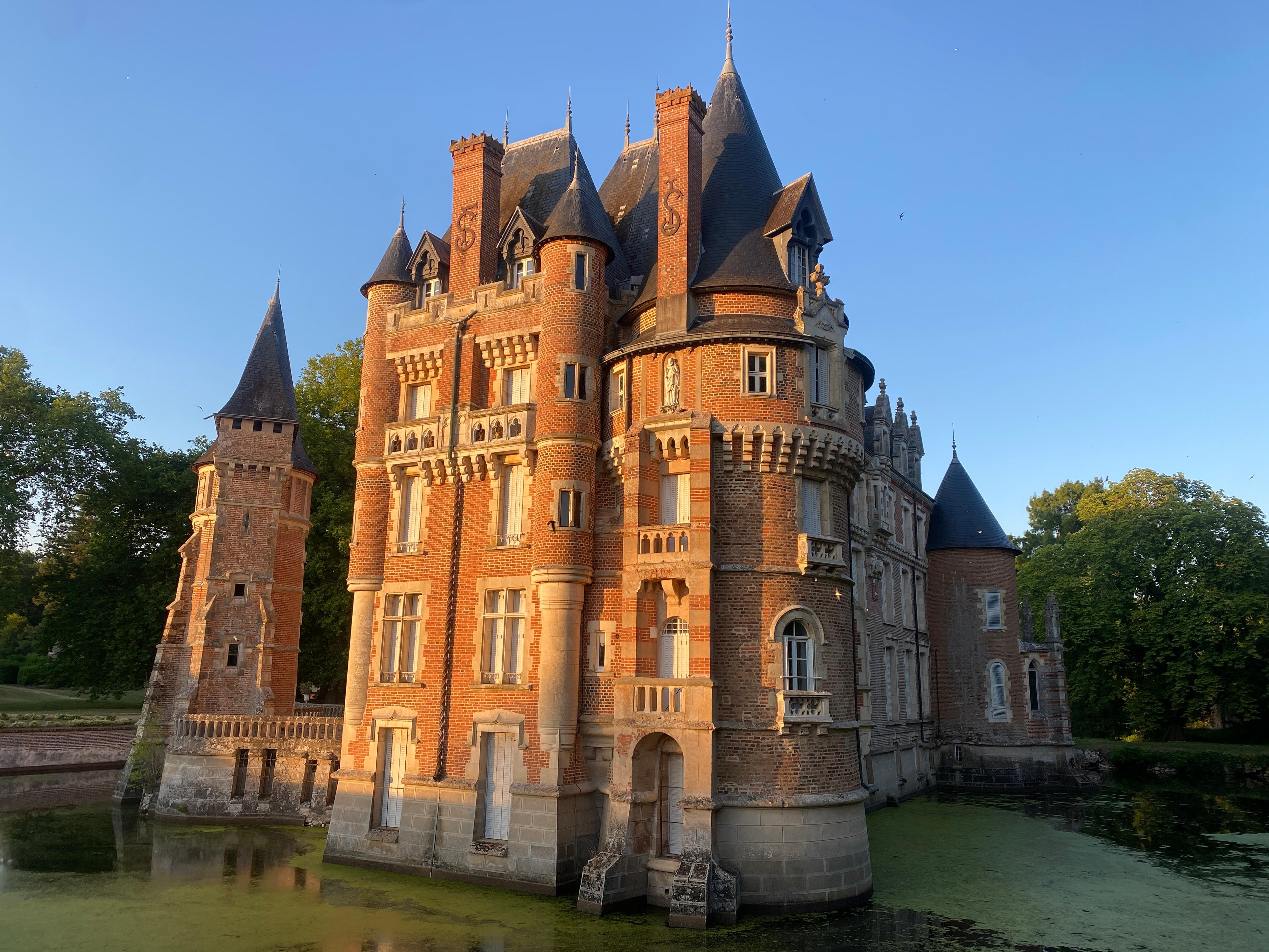 A 2 pas de l’hôtel