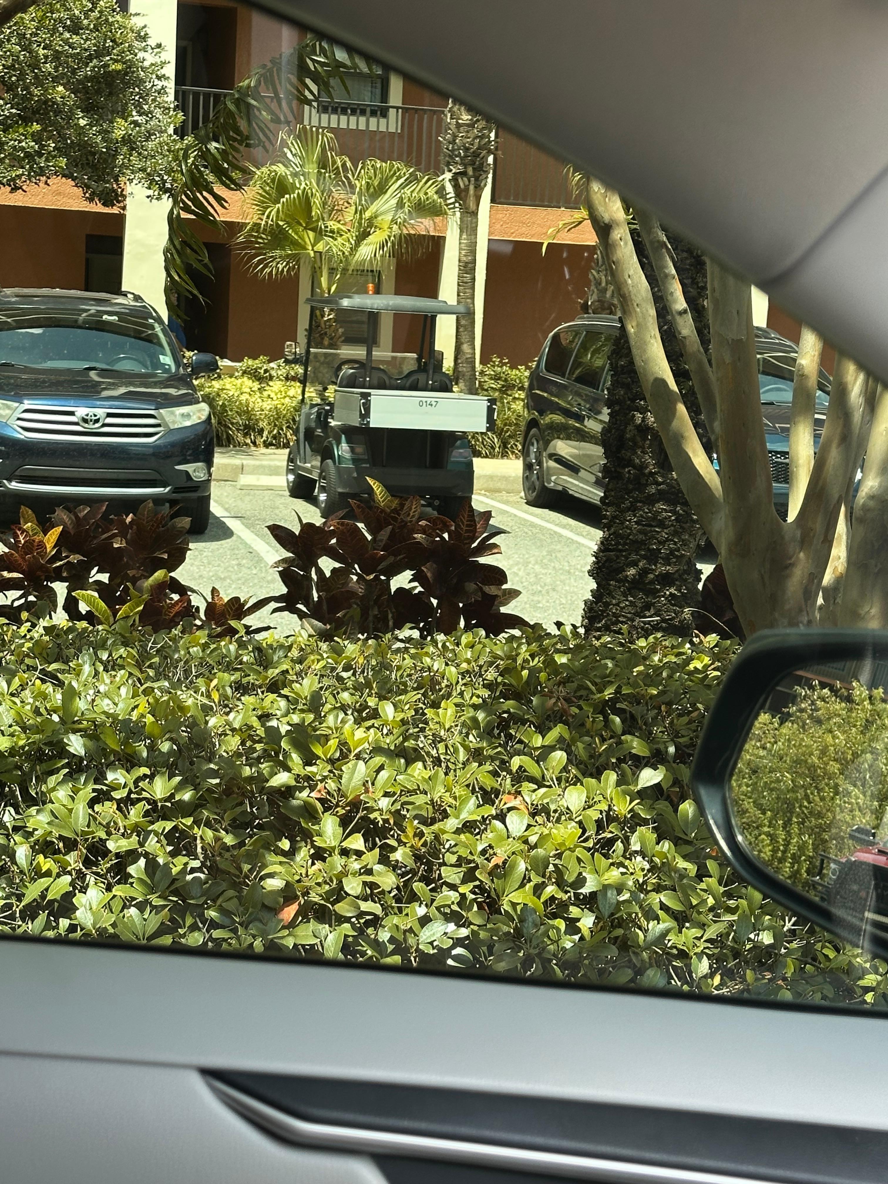 Pocos estacionamientos y los empleados también los utilizan