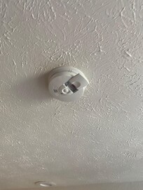 No battery in smoke detector/inoperable.