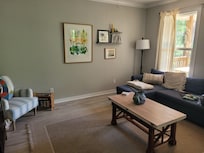 Living room nicely decorated.