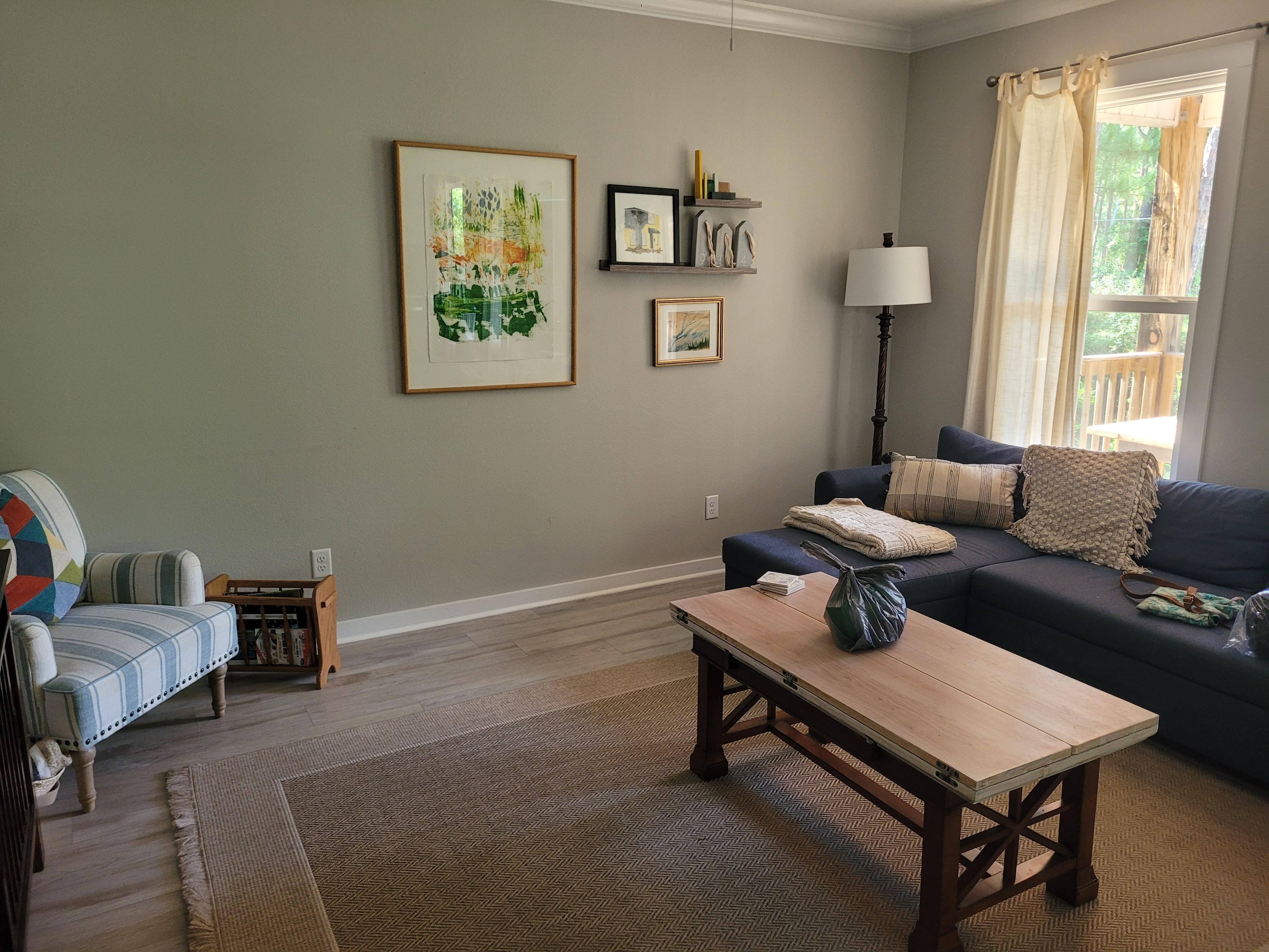 Living room nicely decorated.