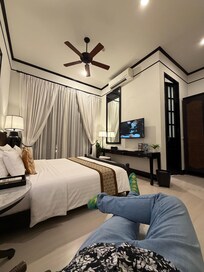Rooms with massive ceilings!